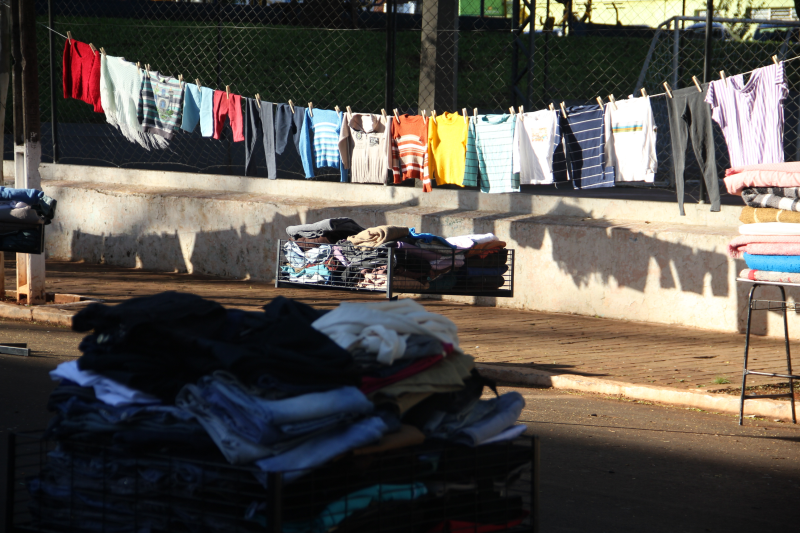 Varal Solidário contou com doações para ajudar pessoas carentes